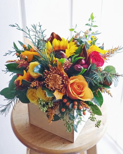 Fall Flower arrangement. Seasonal fall flowers. Chicago, IL flower delivery same day florist Chicago, IL