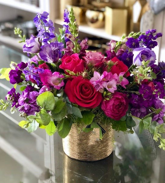 Purple pink flower vase arrangement. Chicago, IL flower delivery . Same day florist. 