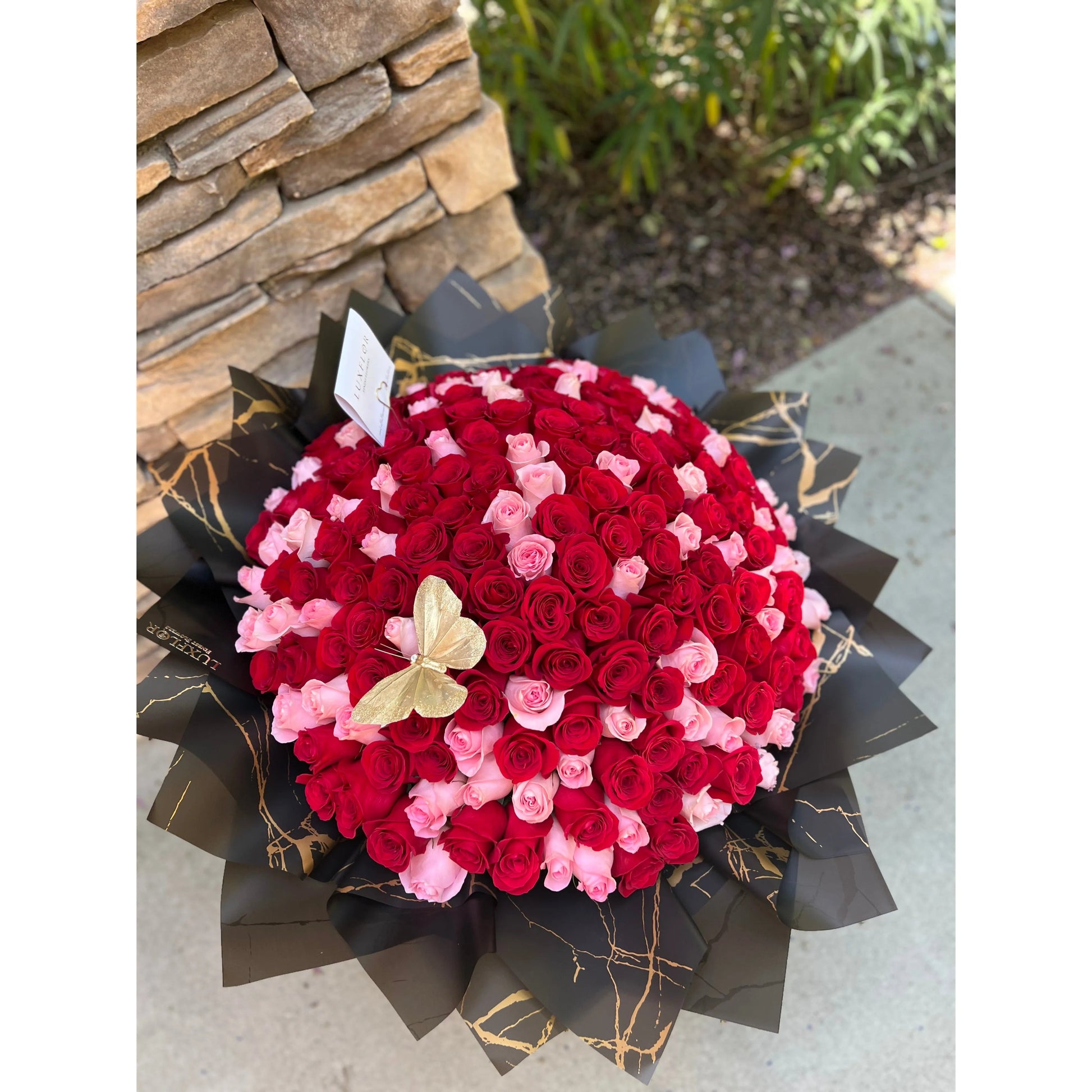 200 Rose Bouquet Wrap | www.bloomfloralshop.com